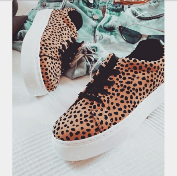 🚨Leopard Sneaker collection// lace up sneaker - Picture 5 of 8
